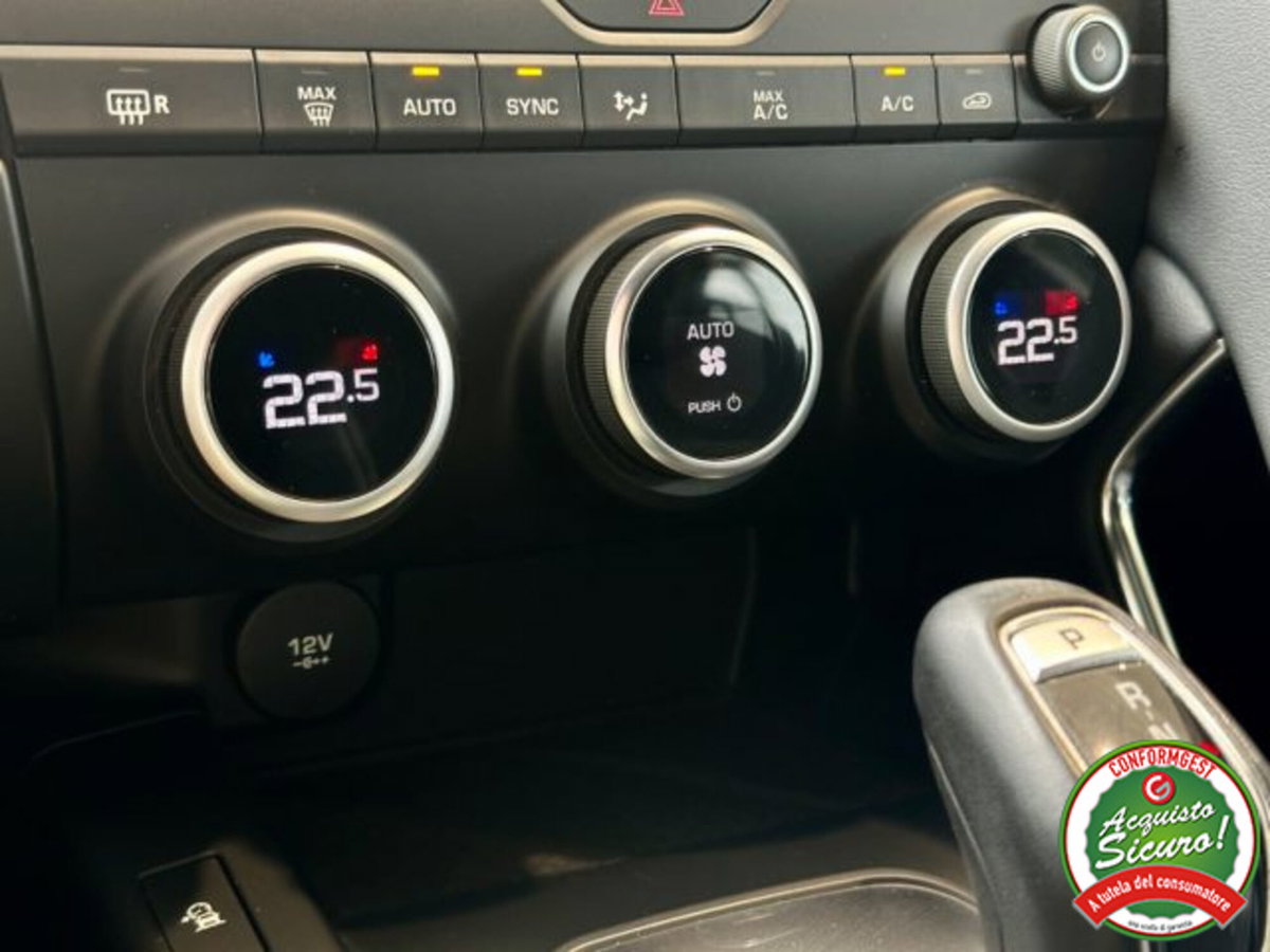 Jaguar E-Pace 2.0D 180 CV AWD aut. R-Dynamic (15)