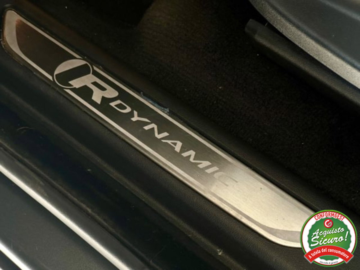 Jaguar E-Pace 2.0D 180 CV AWD aut. R-Dynamic (9)