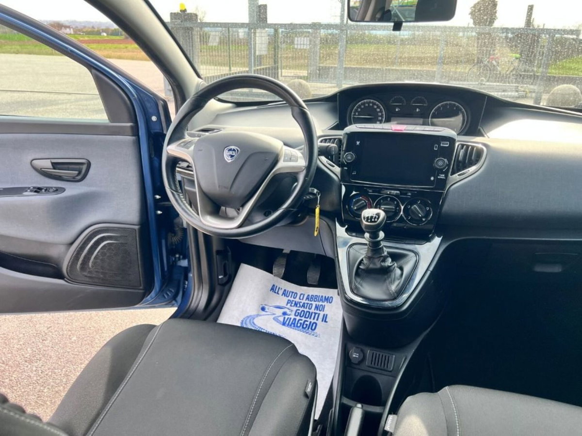 Lancia Ypsilon 1.0 FireFly 5 porte S&S Hybrid Gold Plus (11)