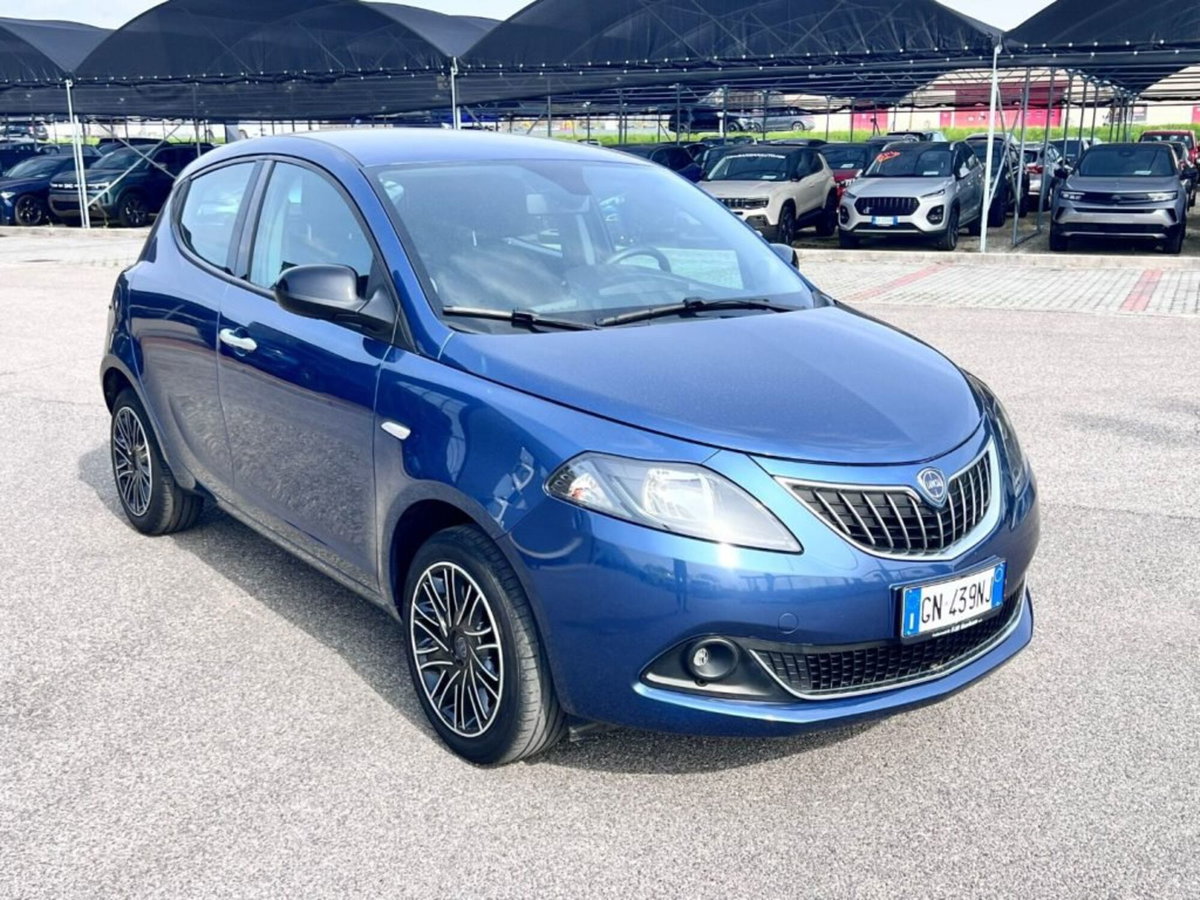 Lancia Ypsilon 1.0 FireFly 5 porte S&S Hybrid Gold Plus (2)