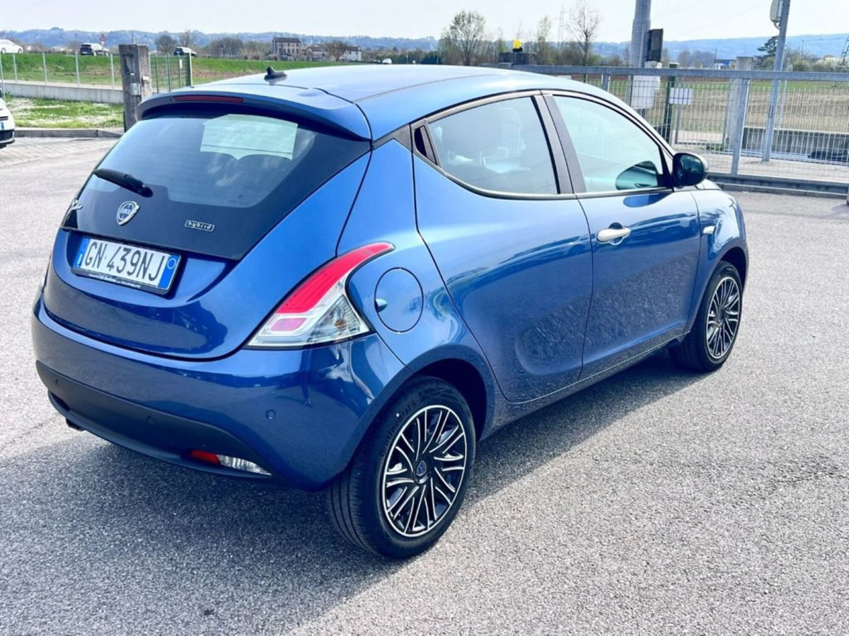 Lancia Ypsilon 1.0 FireFly 5 porte S&S Hybrid Gold Plus (3)