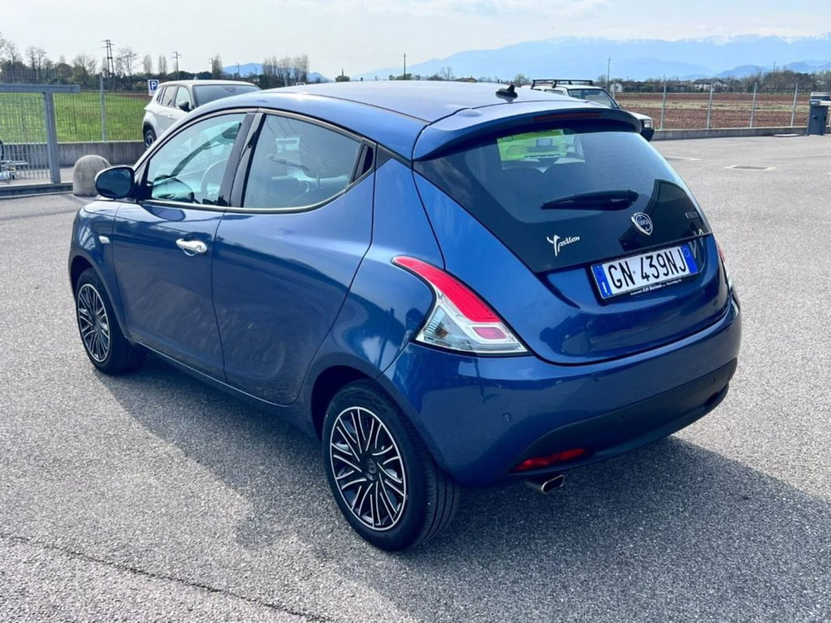 Lancia Ypsilon 1.0 FireFly 5 porte S&S Hybrid Gold Plus (4)