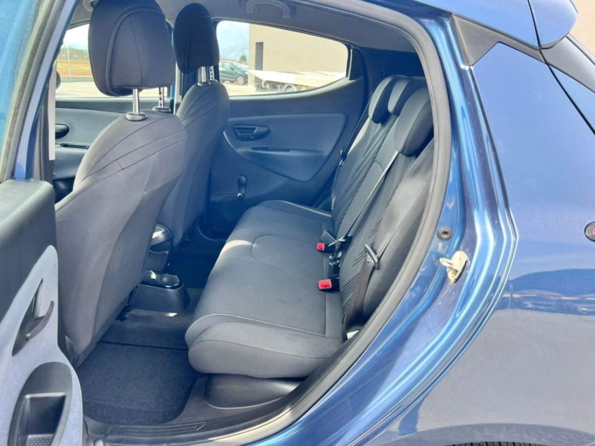 Lancia Ypsilon 1.0 FireFly 5 porte S&S Hybrid Gold Plus (7)