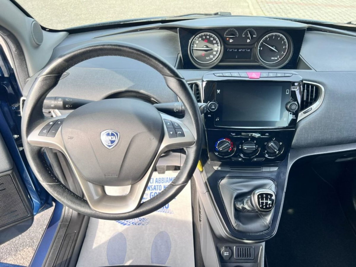 Lancia Ypsilon 1.0 FireFly 5 porte S&S Hybrid Gold Plus (9)