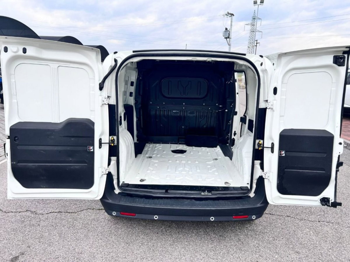 Fiat Doblò Furgone cargo maxi 1.6 mjt 90cv LH1 Business S&S (10)