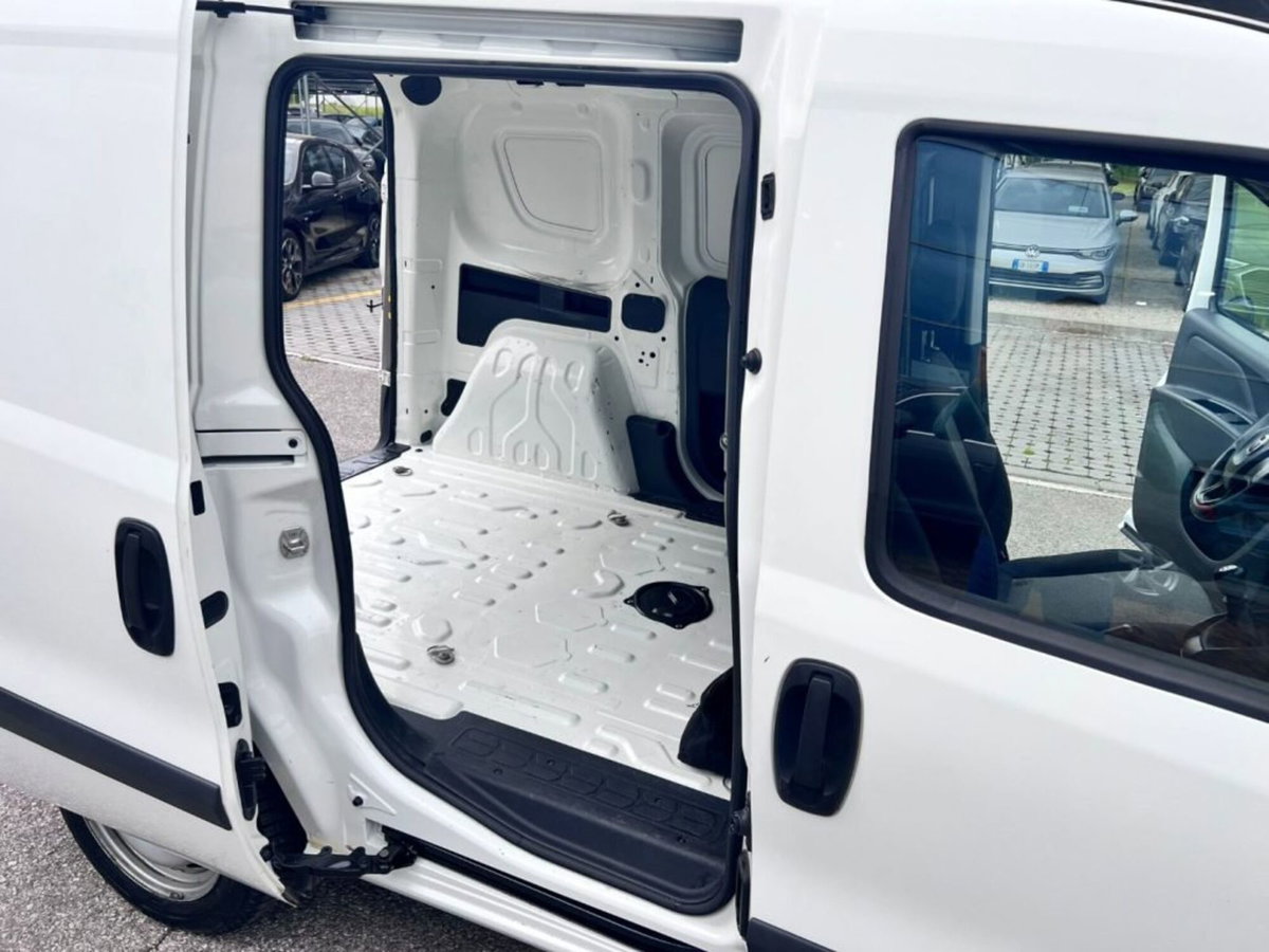Fiat Doblò Furgone cargo maxi 1.6 mjt 90cv LH1 Business S&S (9)
