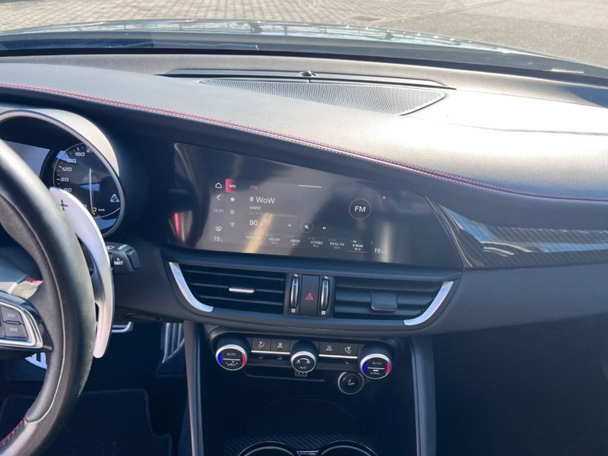Alfa Romeo Giulia 2.9 T V6 AT8 Quadrifoglio (10)