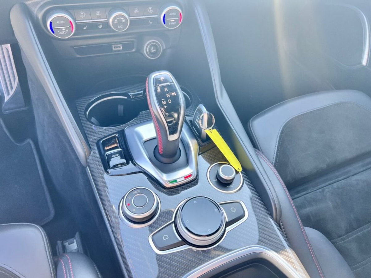 Alfa Romeo Giulia 2.9 T V6 AT8 Quadrifoglio (11)