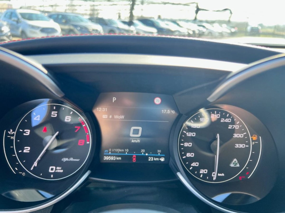 Alfa Romeo Giulia 2.9 T V6 AT8 Quadrifoglio (12)