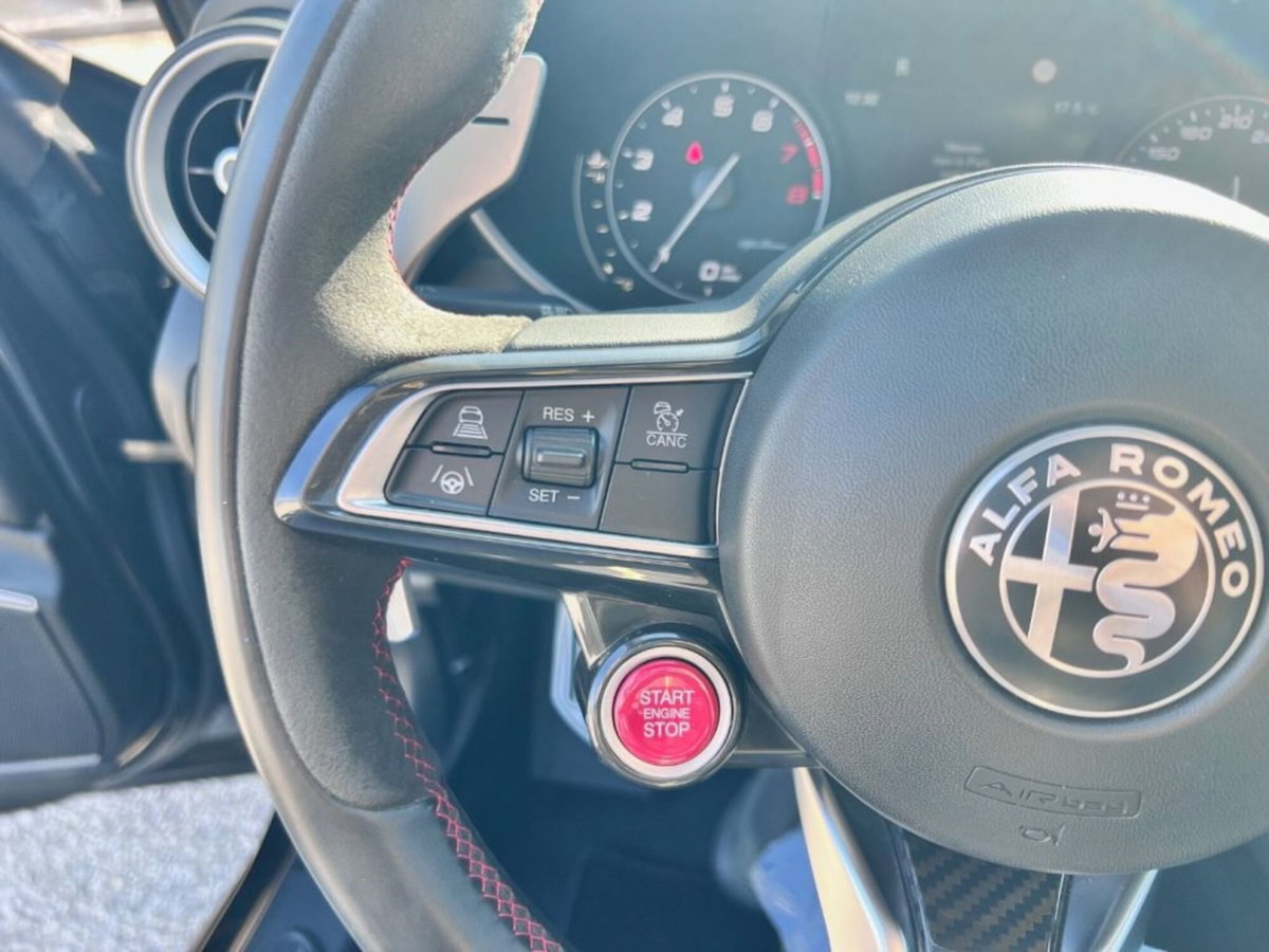 Alfa Romeo Giulia 2.9 T V6 AT8 Quadrifoglio (14)