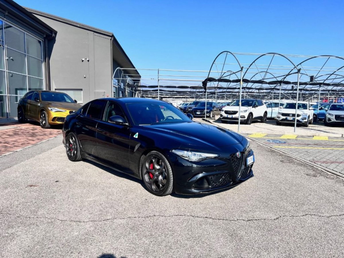 Alfa Romeo Giulia 2.9 T V6 AT8 Quadrifoglio (2)