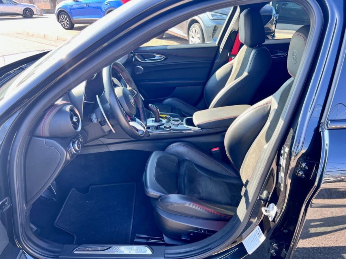 Alfa Romeo Giulia 2.9 T V6 AT8 Quadrifoglio (5)