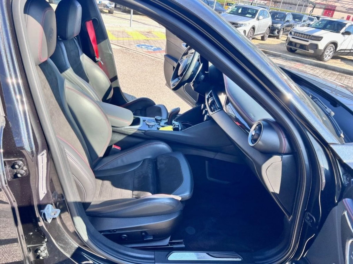 Alfa Romeo Giulia 2.9 T V6 AT8 Quadrifoglio (7)