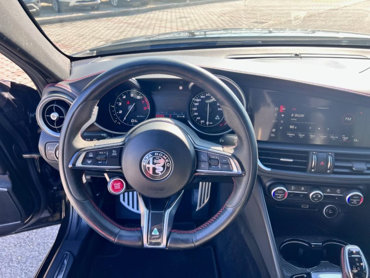 Alfa Romeo Giulia 2.9 T V6 AT8 Quadrifoglio (9)