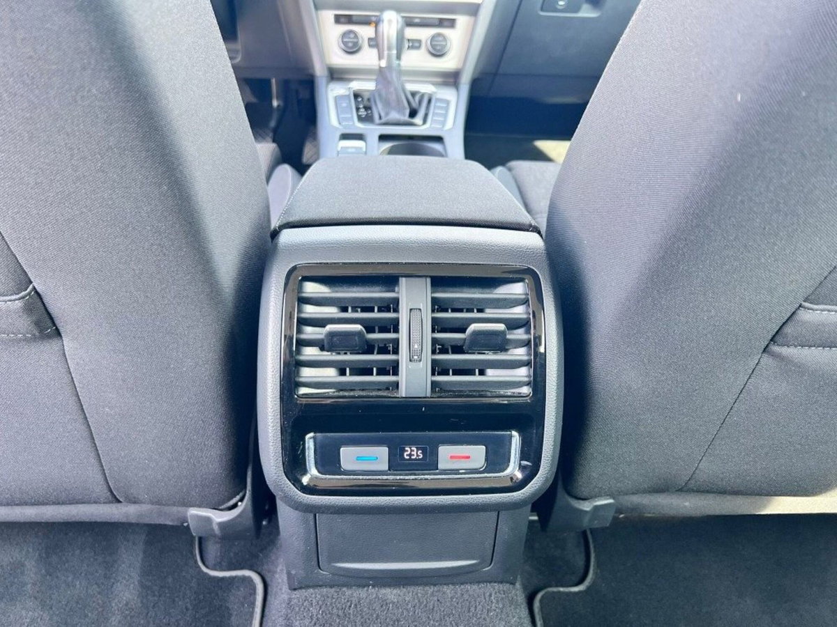Volkswagen Passat Variant 2.0 TDI DSG Business BlueMotion Tech (14)