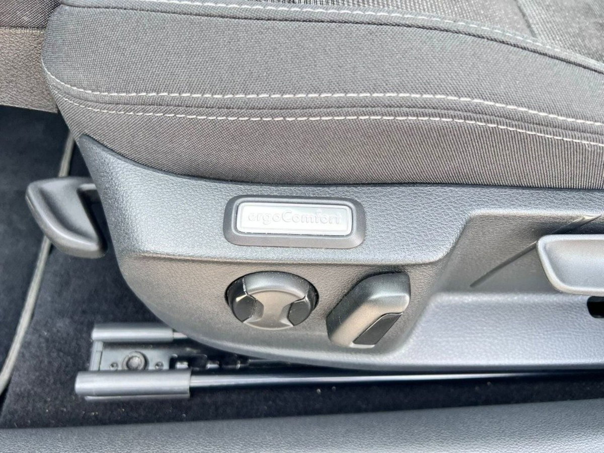 Volkswagen Passat Variant 2.0 TDI DSG Business BlueMotion Tech (18)