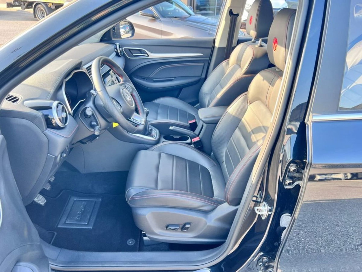 Mg ZS ZS 1.5 Luxury (5)