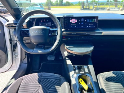Lancia Ypsilon 54kWh LX 156cv (10)