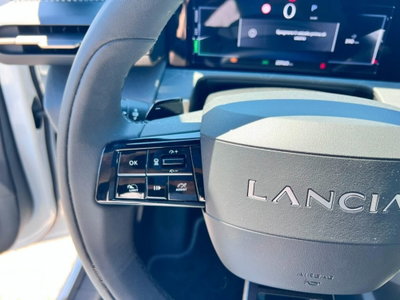 Lancia Ypsilon 54kWh LX 156cv (11)