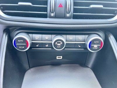 Alfa Romeo Giulia 2.2 Turbodiesel 210 CV AT8 AWD Q4 Veloce Ti (12)