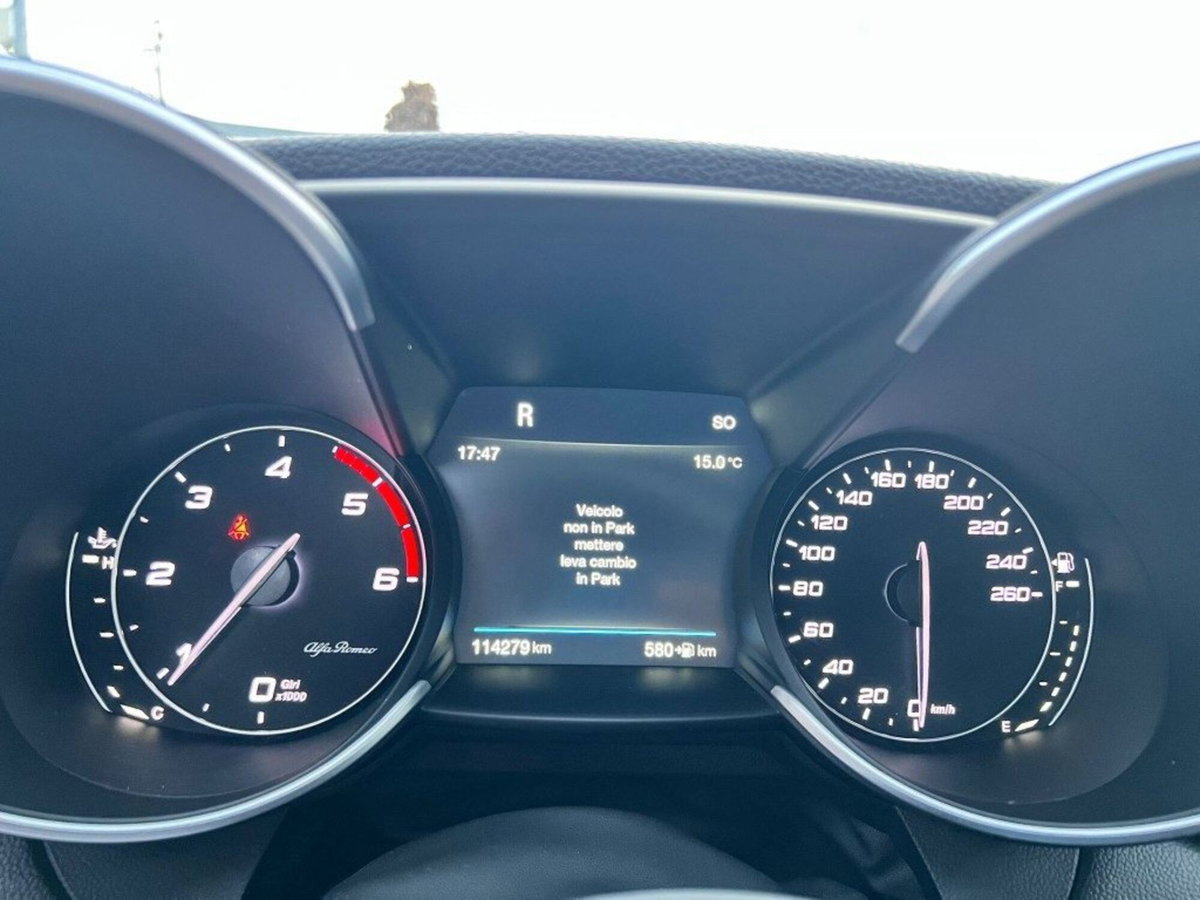 Alfa Romeo Giulia 2.2 Turbodiesel 210 CV AT8 AWD Q4 Veloce Ti (17)