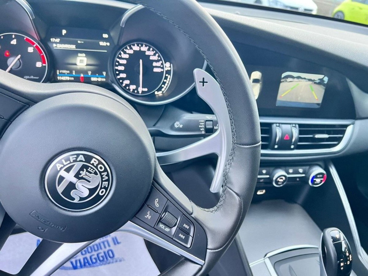 Alfa Romeo Giulia 2.2 Turbodiesel 210 CV AT8 AWD Q4 Veloce Ti (18)