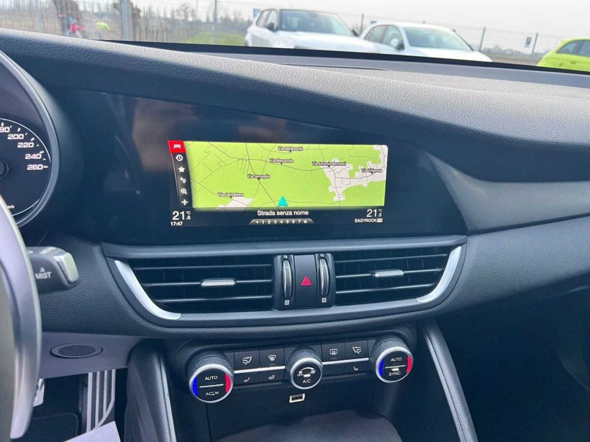 Alfa Romeo Giulia 2.2 Turbodiesel 210 CV AT8 AWD Q4 Veloce Ti (19)
