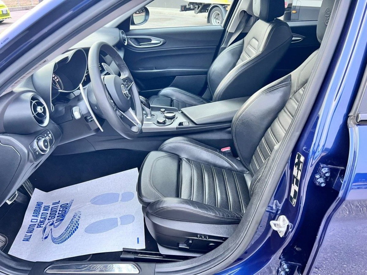Alfa Romeo Giulia 2.2 Turbodiesel 210 CV AT8 AWD Q4 Veloce Ti (5)