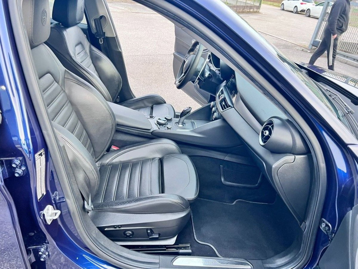 Alfa Romeo Giulia 2.2 Turbodiesel 210 CV AT8 AWD Q4 Veloce Ti (6)