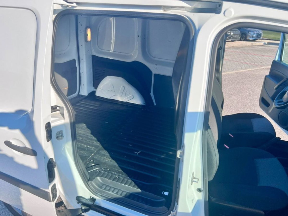 Renault Kangoo 1.5 dCi 90CV F.AP. 4p. Express Maxi Combi Ice (7)