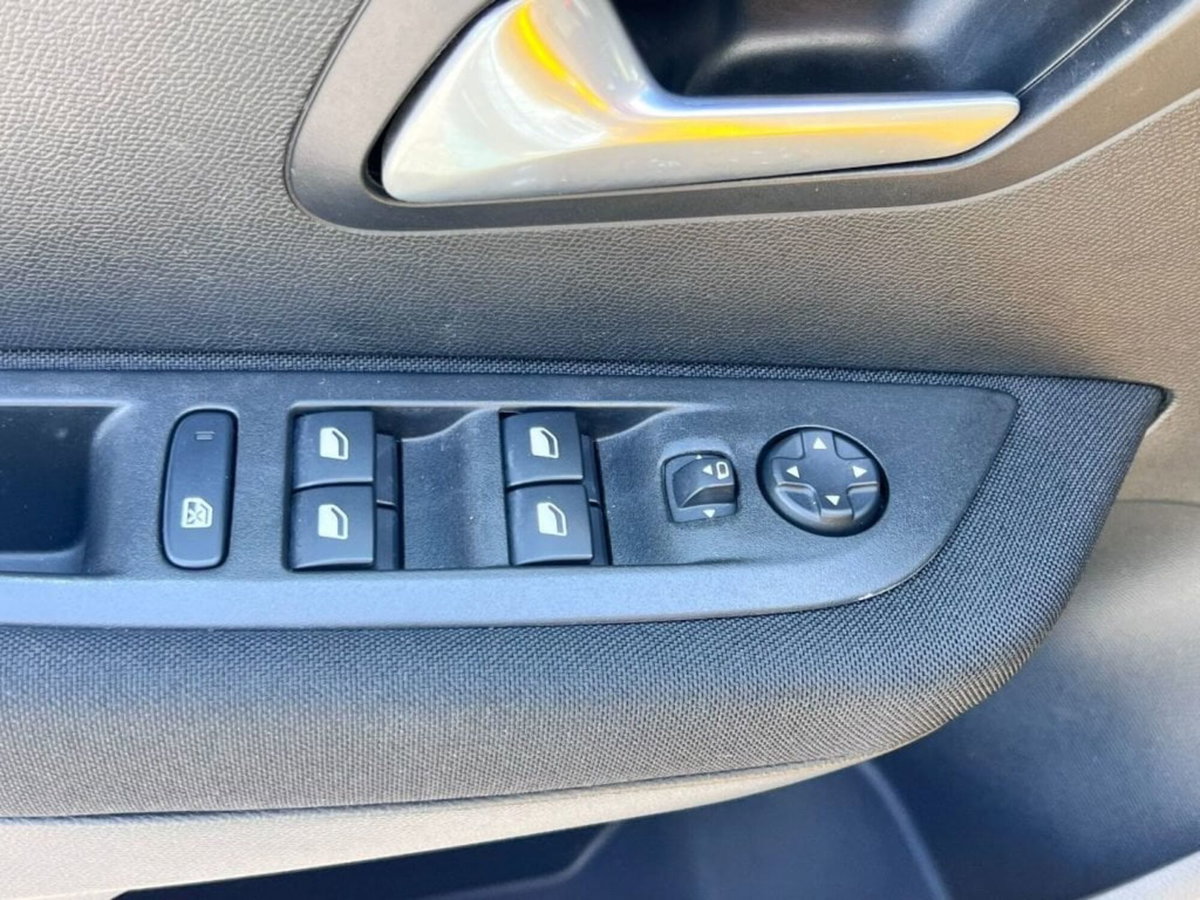 Peugeot 208 PureTech 75 Stop&Start 5 porte Active (13)