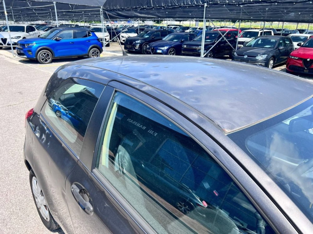 Toyota Yaris 1.0 3 porte (12)