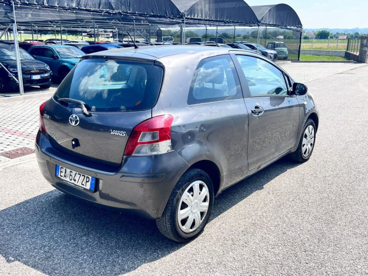 Toyota Yaris 1.0 3 porte (3)