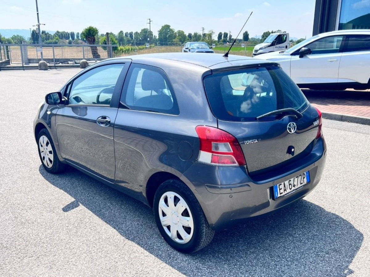 Toyota Yaris 1.0 3 porte (4)