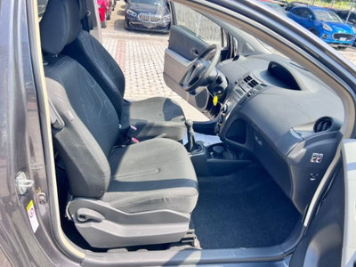 Toyota Yaris 1.0 3 porte (6)