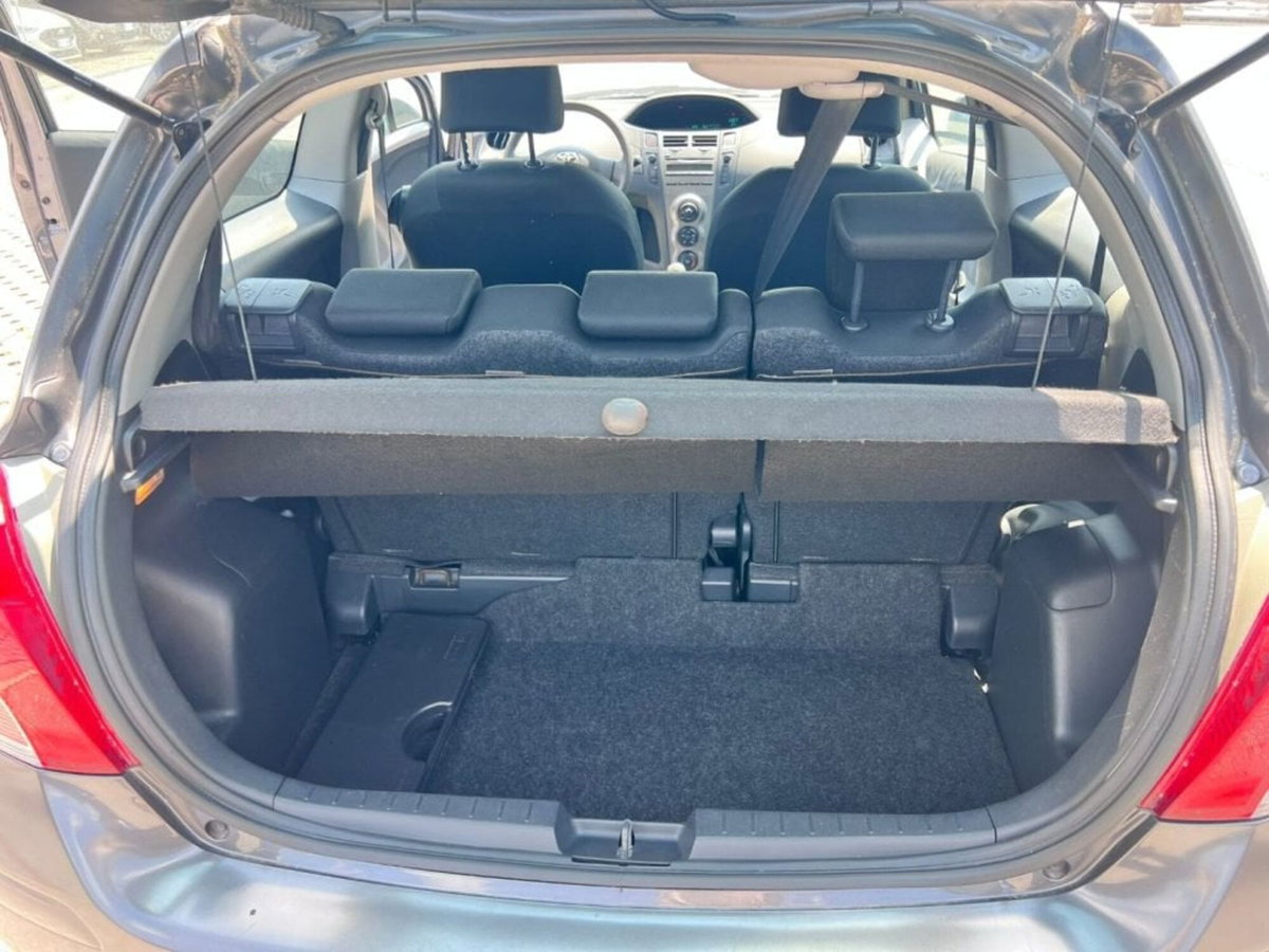 Toyota Yaris 1.0 3 porte (8)