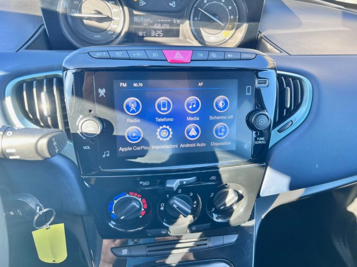 Lancia Ypsilon 1.0 FireFly 5 porte S&S Hybrid Gold Plus (11)
