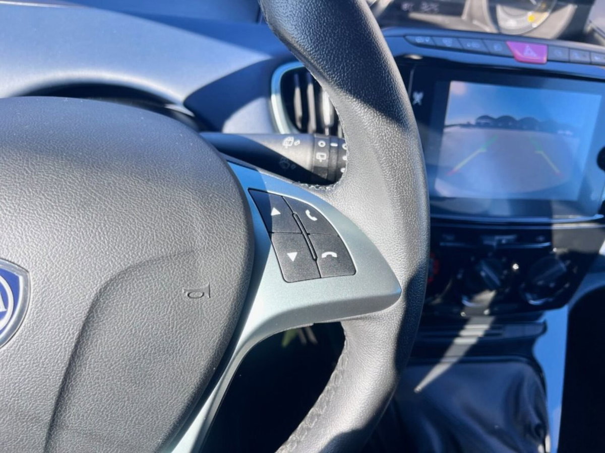 Lancia Ypsilon 1.0 FireFly 5 porte S&S Hybrid Gold Plus (15)
