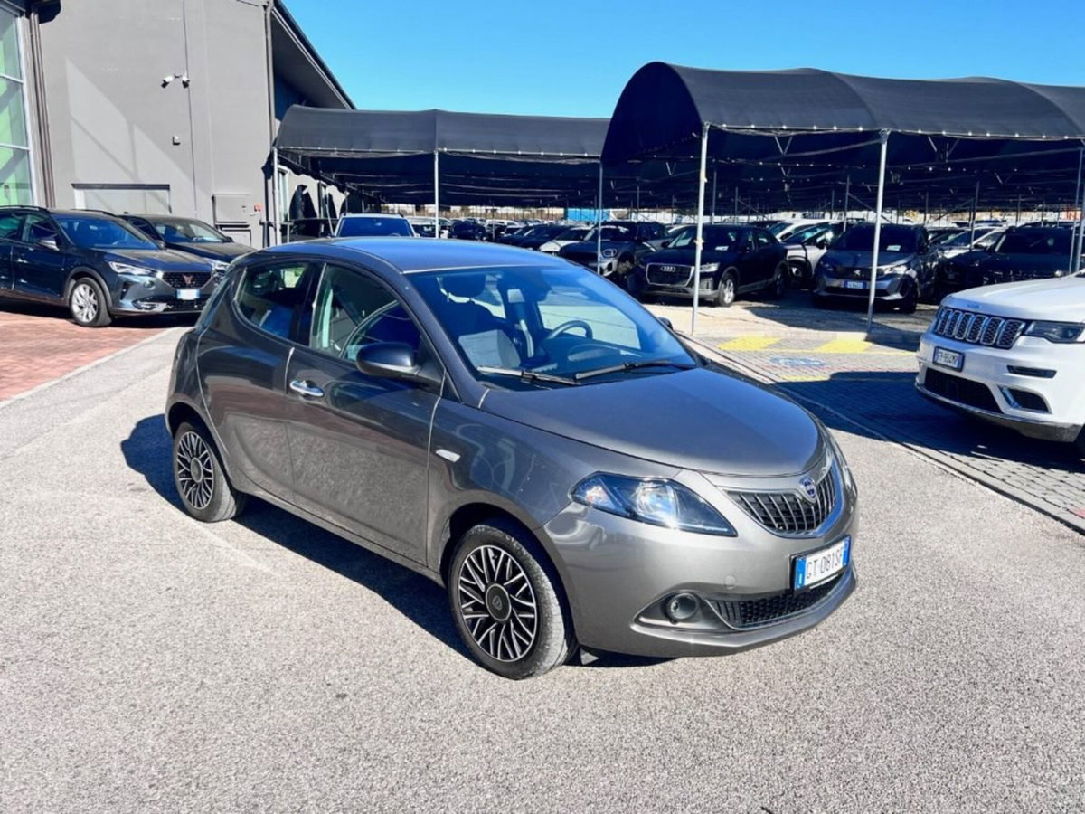 Lancia Ypsilon 1.0 FireFly 5 porte S&S Hybrid Gold Plus (2)
