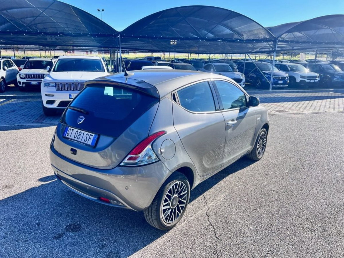 Lancia Ypsilon 1.0 FireFly 5 porte S&S Hybrid Gold Plus (3)