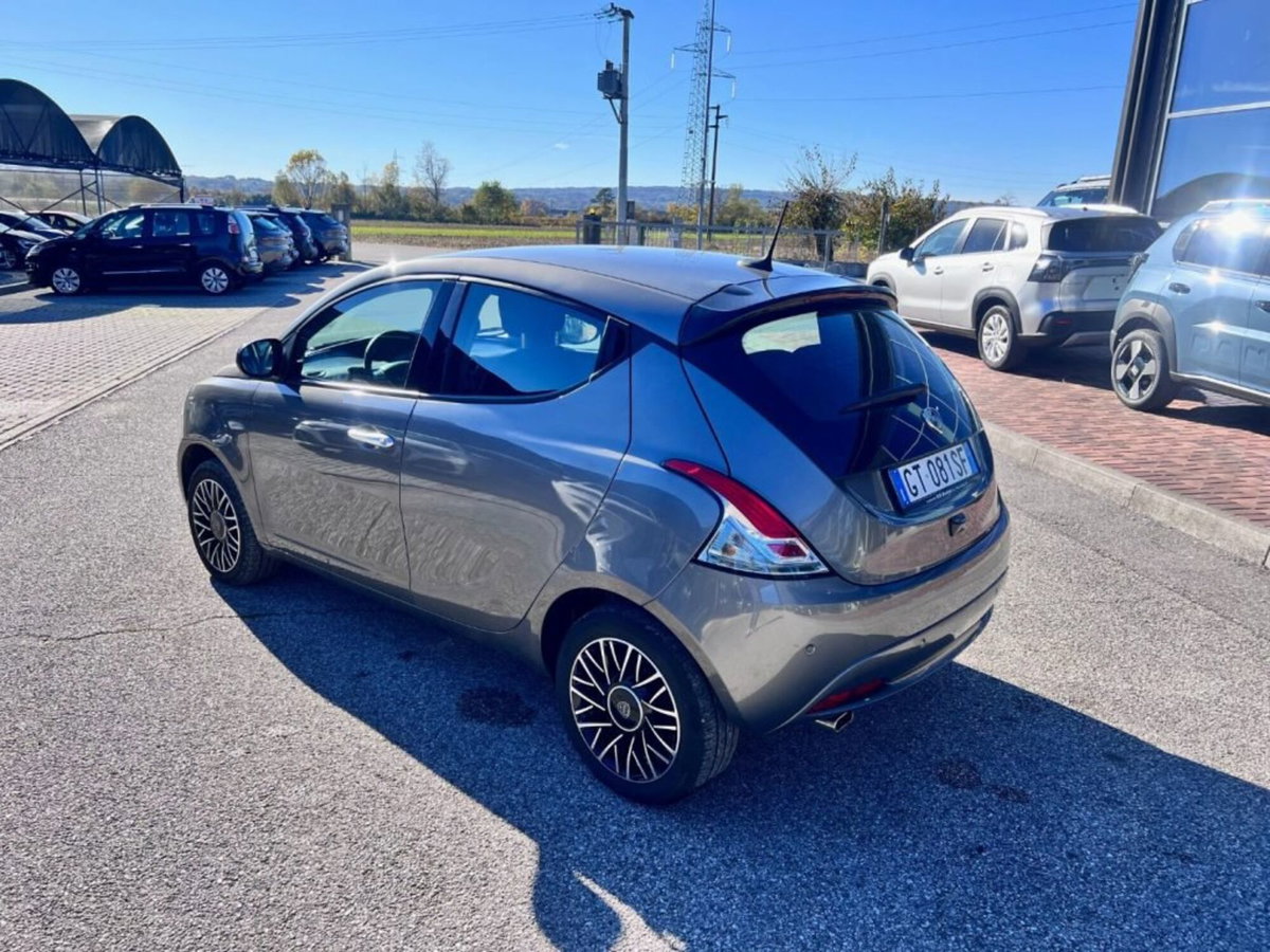 Lancia Ypsilon 1.0 FireFly 5 porte S&S Hybrid Gold Plus (4)