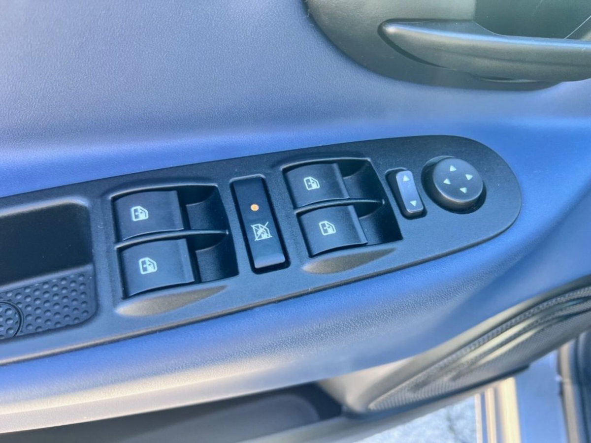 Lancia Ypsilon 1.0 FireFly 5 porte S&S Hybrid Gold Plus (9)