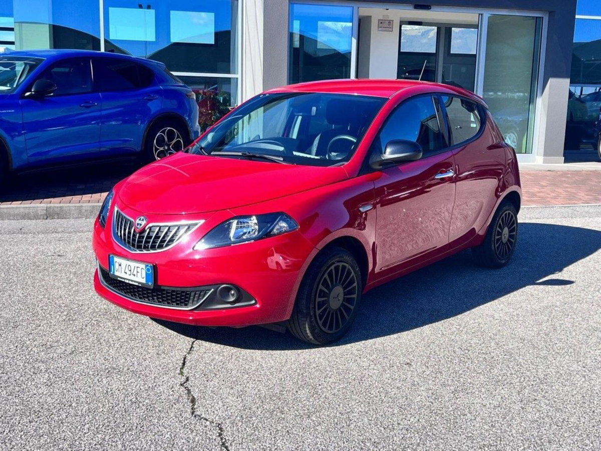 Lancia Ypsilon 1.0 FireFly 5 porte S&S Hybrid Ecochic Silver