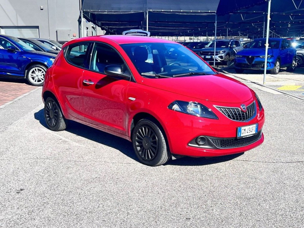 Lancia Ypsilon 1.0 FireFly 5 porte S&S Hybrid Ecochic Silver (2)