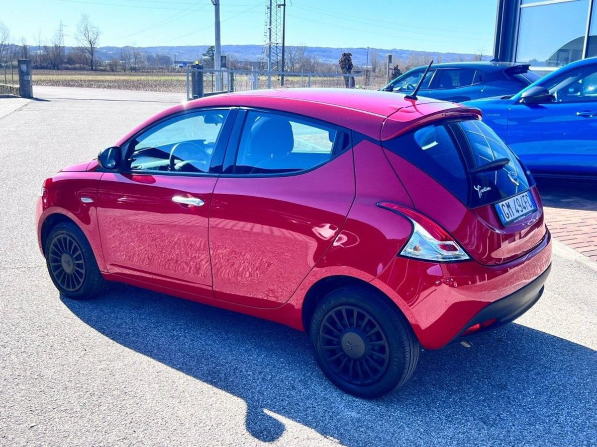 Lancia Ypsilon 1.0 FireFly 5 porte S&S Hybrid Ecochic Silver (4)