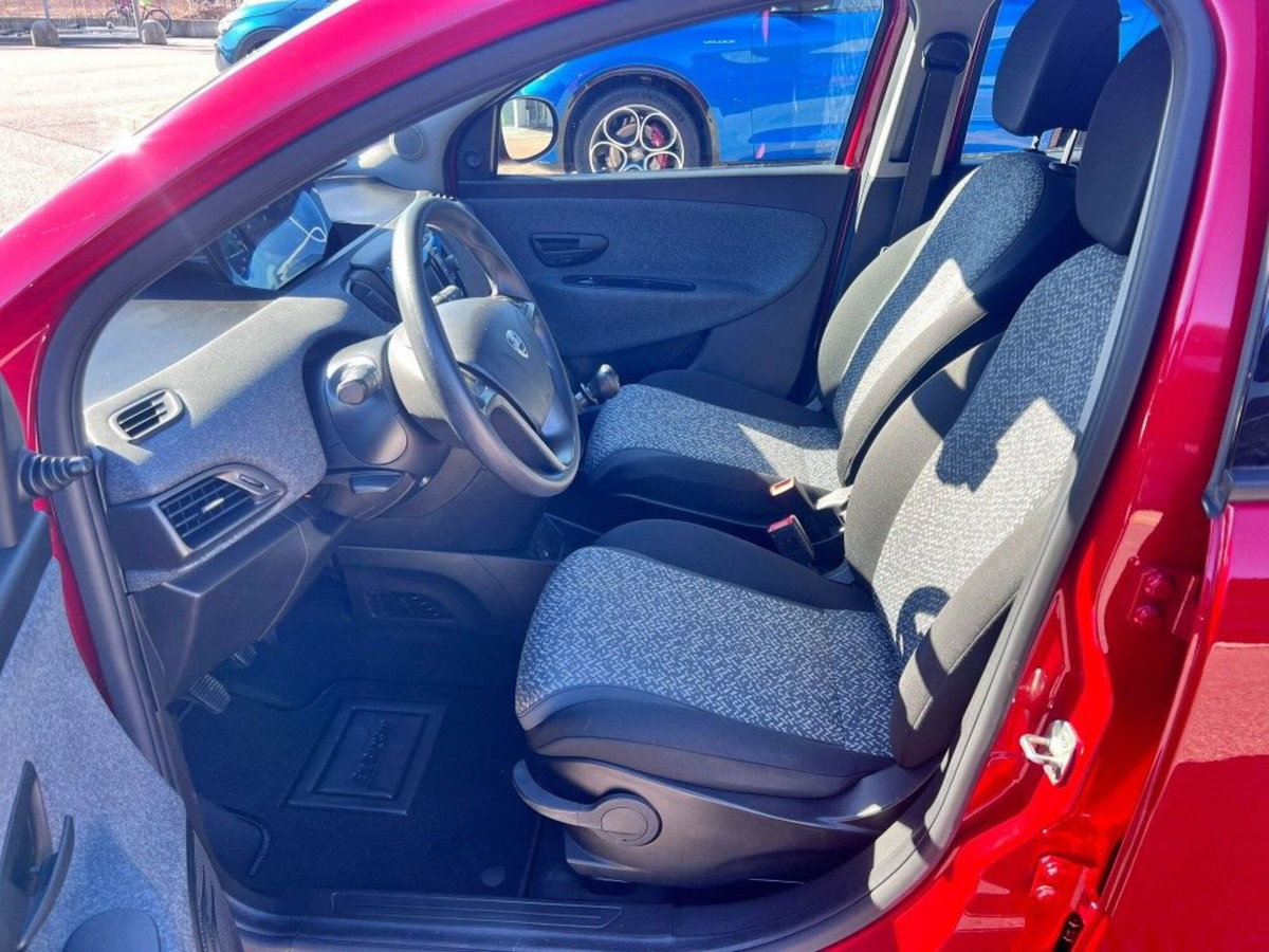 Lancia Ypsilon 1.0 FireFly 5 porte S&S Hybrid Ecochic Silver (5)