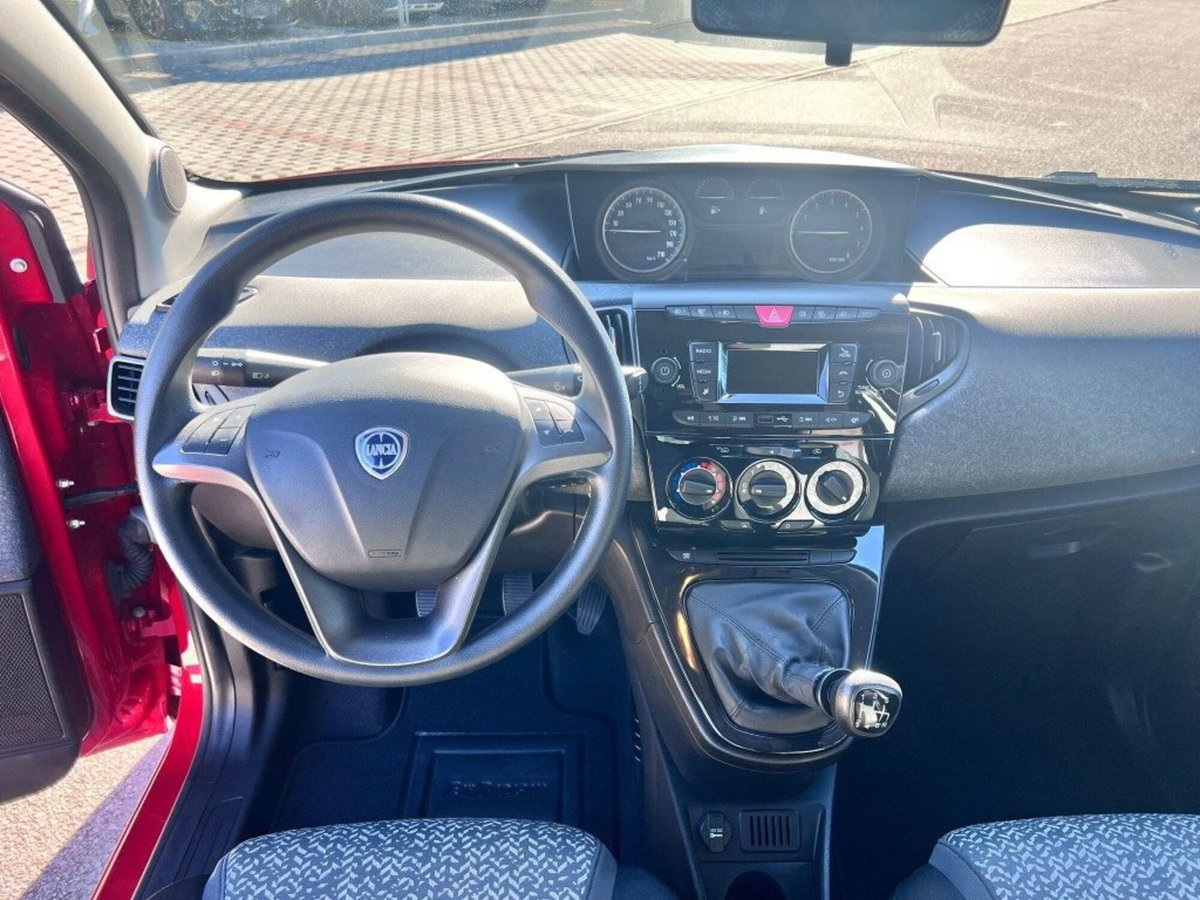 Lancia Ypsilon 1.0 FireFly 5 porte S&S Hybrid Ecochic Silver (9)