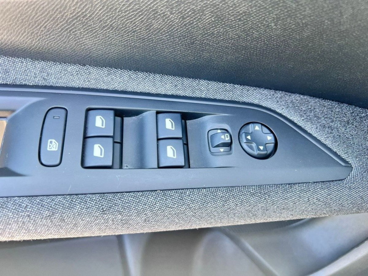 Peugeot 3008 BlueHDi 130 S&S Business (13)