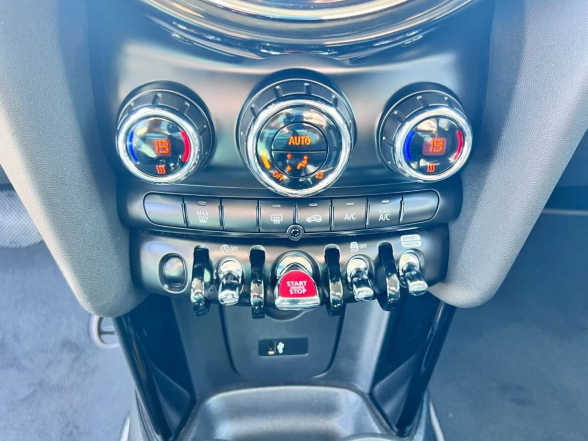 MINI Mini 1.5 Cooper Classic 5 porte (17)
