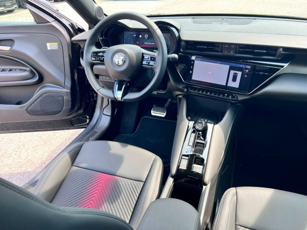 Alfa Romeo Junior elettrica Speciale 156cv (10)